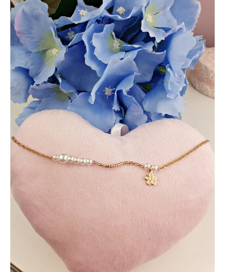 Bransoletka na kostkę z perełkami i kwiatuszkiem