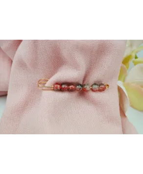 Broszka agrafka z kolorowymi koralikami