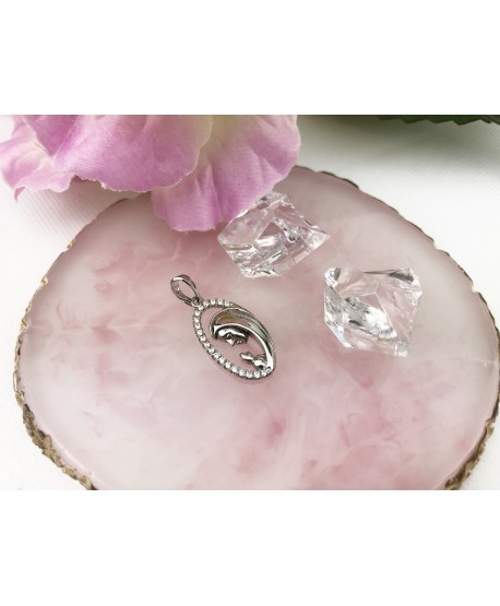 Medalik z wizerunkiem Matki Boskiej