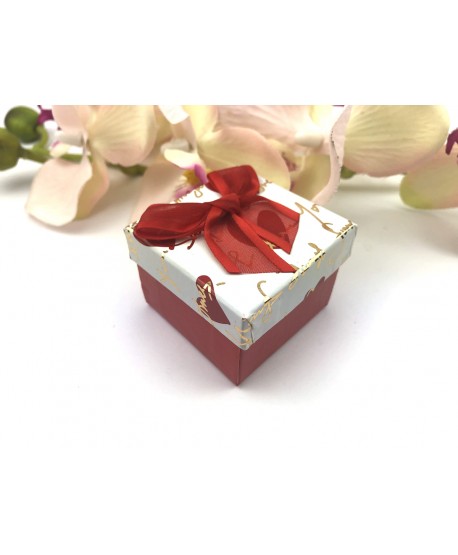 Opakowanie ozdobne mały kwadracik w kolorze czerwonym
