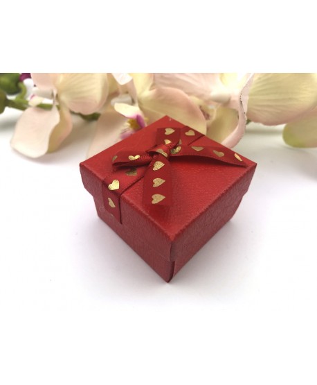 Opakowanie ozdobne mały kwadracik w kolorze czerwonym