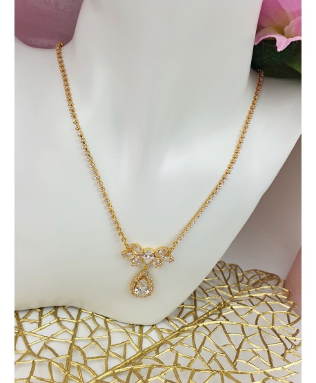 Naszyjnik złoty z łezką oraz kokardką z cyrkonii