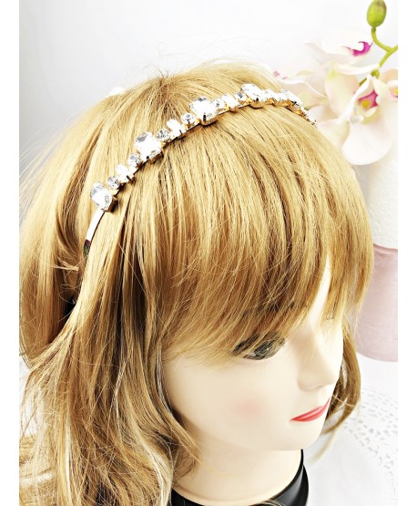 Opaska złota z białymi lub opalizującymi kryształkami