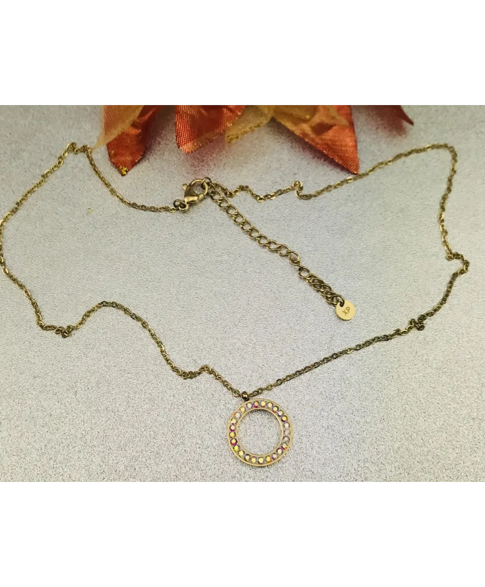 Naszyjnik z kółeczkiem wysadzanym dżetami