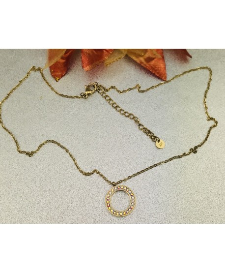 Naszyjnik z kółeczkiem wysadzanym dżetami