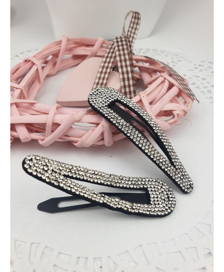 Spinka pyk czarna z dżetami w kształcie zaokrąglonego trójkąta