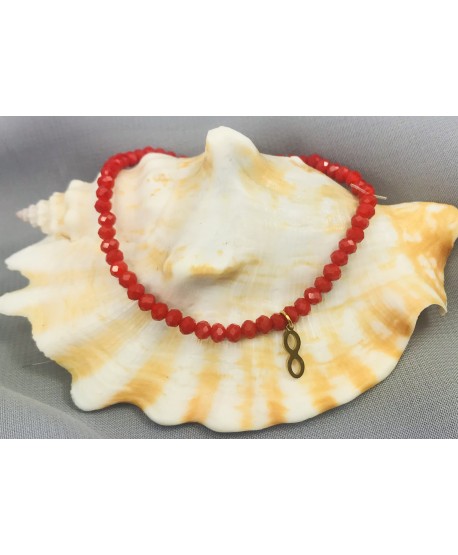 Bransoletka z czerwonych koralików z zawieszkami