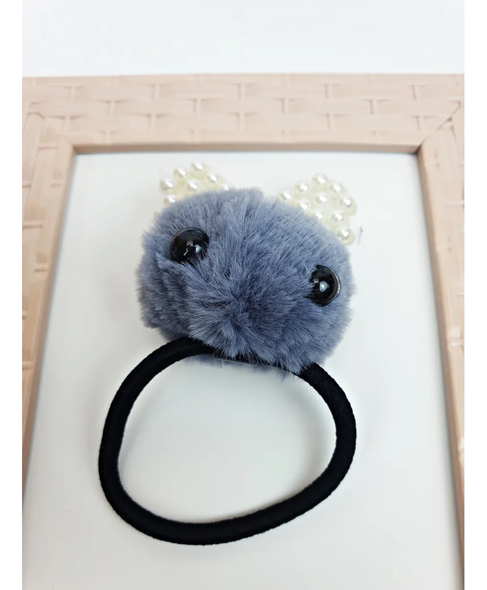 Gumka z pomponem i kokardą z perełek