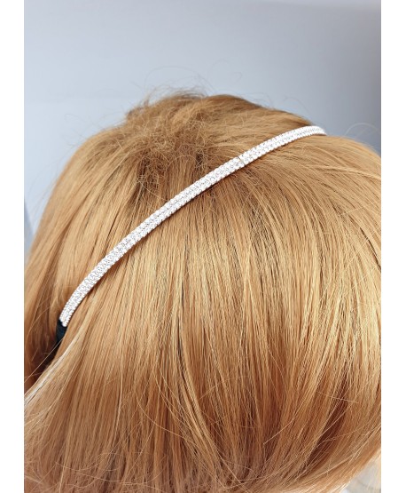 Delikatna opaska z drobnych dżetów