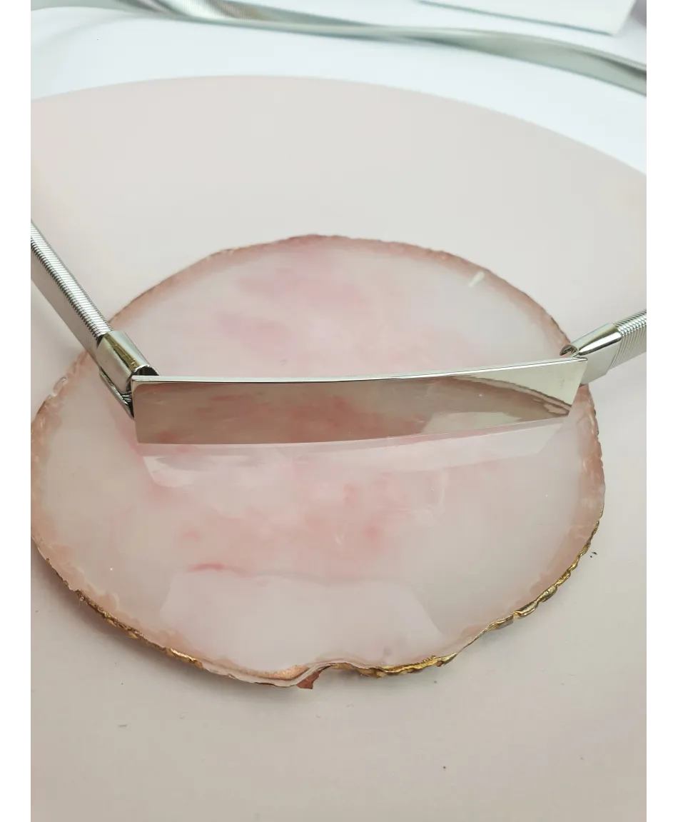 Srebrny pasek na sprężynce z klasyczną klamrą