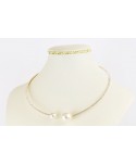 Sztywny choker z perełkami