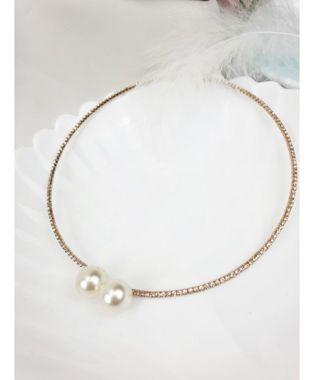 Sztywny choker z perełkami