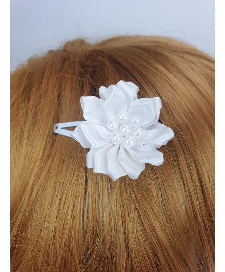 Spineczki z białymi kwiatuszkami z perełkami 2szt