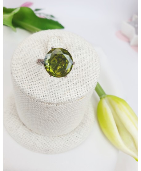 Pierścionki z okrągłym kamieniem