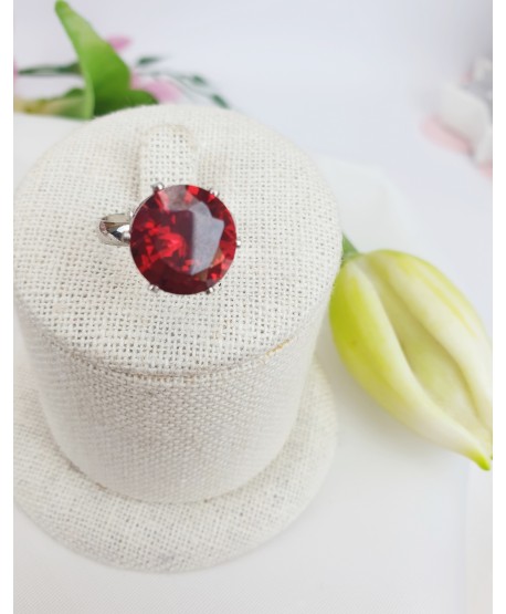 Pierścionki z okrągłym kamieniem