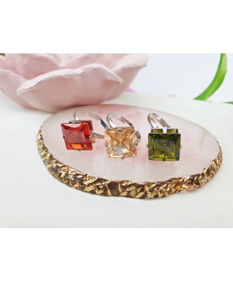 Pierścionki z kwadratowym kamieniem