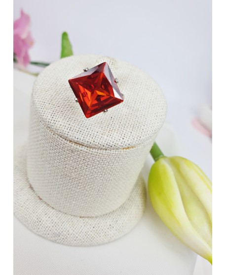 Pierścionki z kwadratowym kamieniem