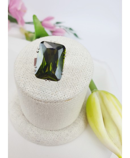 Pierścionki z prostokątnym kamieniem