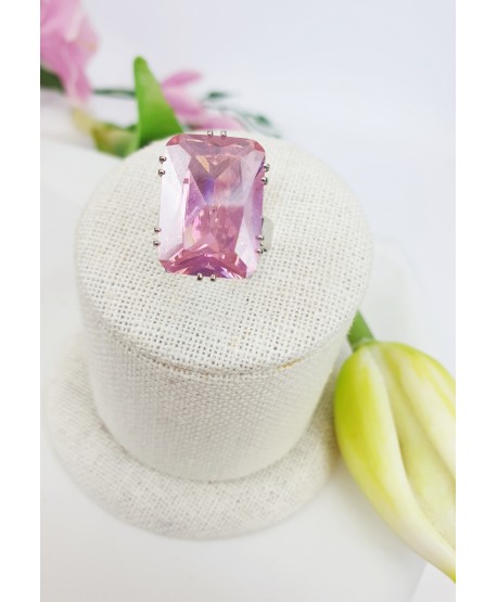 Pierścionki z prostokątnym kamieniem