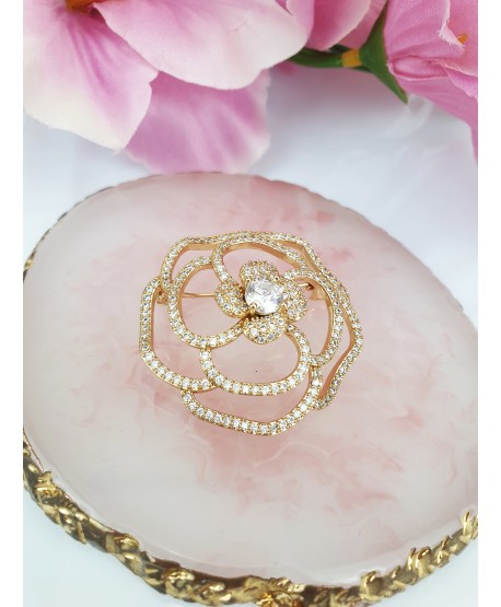 Broszka ze stali złota róża