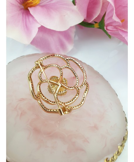 Broszka ze stali złota róża