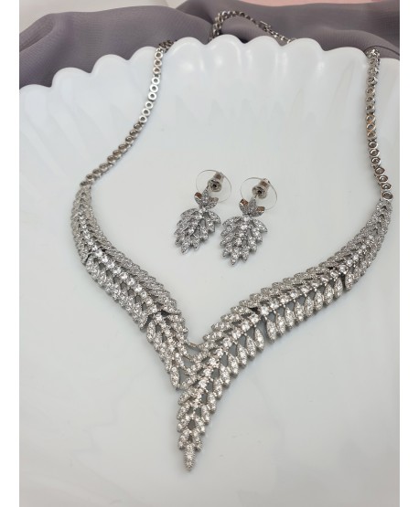 Bogaty komplet biżuterii ślubnej