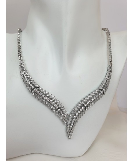 Bogaty komplet biżuterii ślubnej