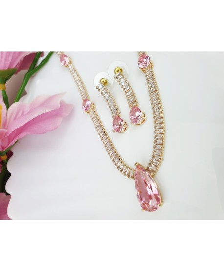 Złoty komplet biżuterii z różową cyrkonią