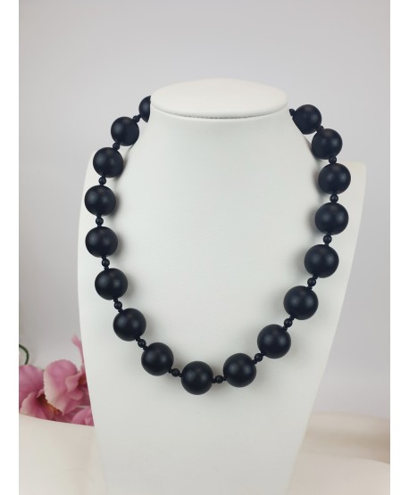 Korale szklane czarne kule