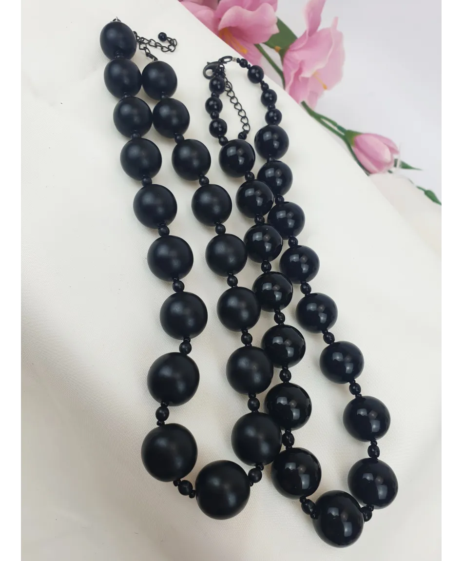 Korale szklane czarne kule
