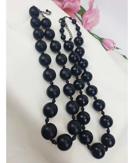 Korale szklane czarne kule