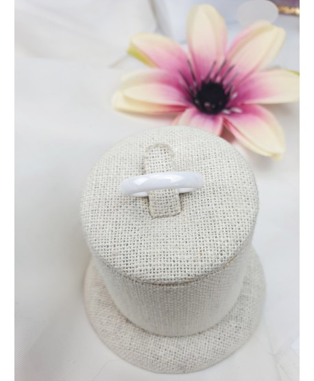 Pierścionek ceramiczny biały