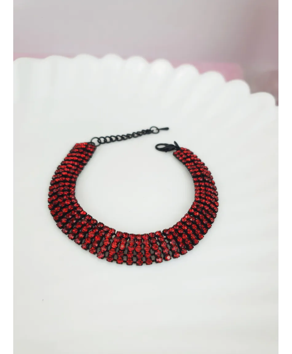 Bransoletki czerwone dżety w czarnej oprawie