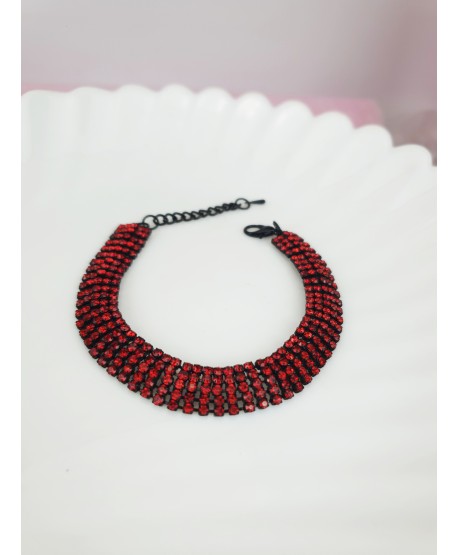 Bransoletki czerwone dżety w czarnej oprawie