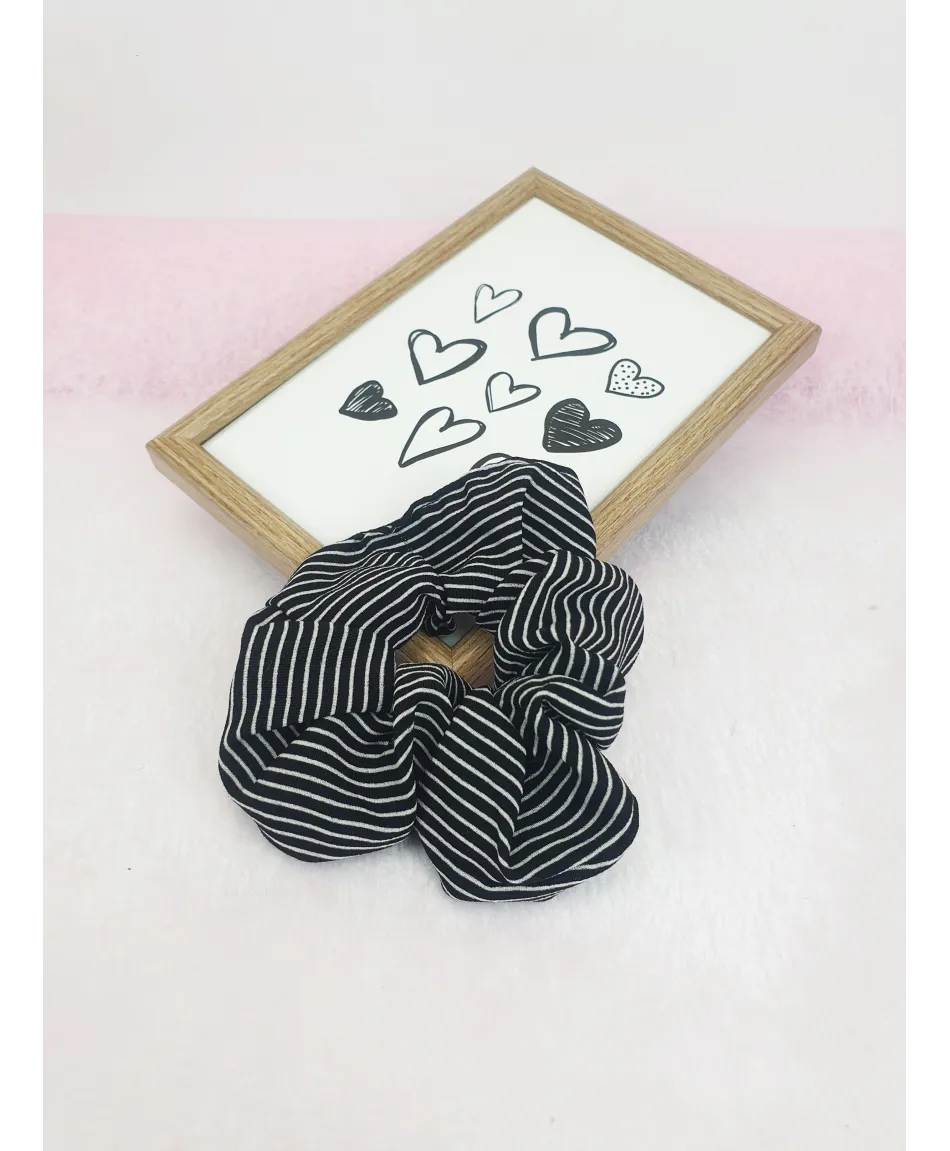 Gumki do włosów scrunchie czarne wzory