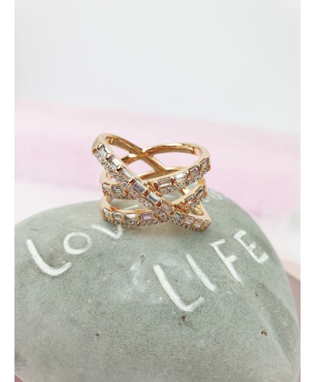 Szeroki pierścionek bogato zdobiony złoty stal