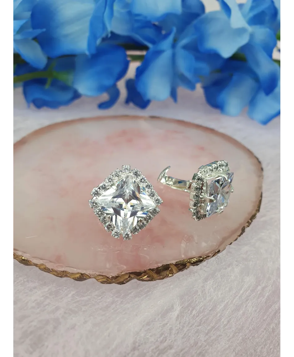 Bogato zdobione srebrny klipsy różne kształty