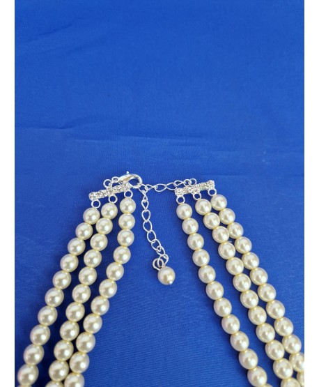 Naszyjnik ze szklanych pereł ecru ze wstawką potrójny