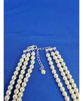 Naszyjnik ze szklanych białych pereł ze wstawką potrójny