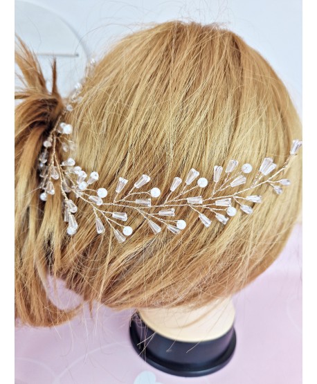 Ozdoba na złotym druciku z kryształkami oraz perełkami