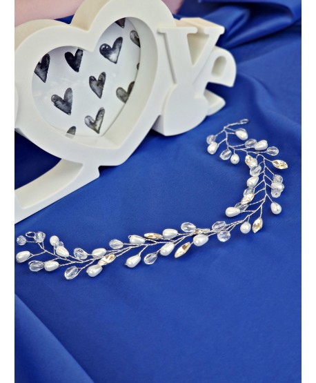 Ozdoba na srebrnym druciku z kryształkami oraz perełkami