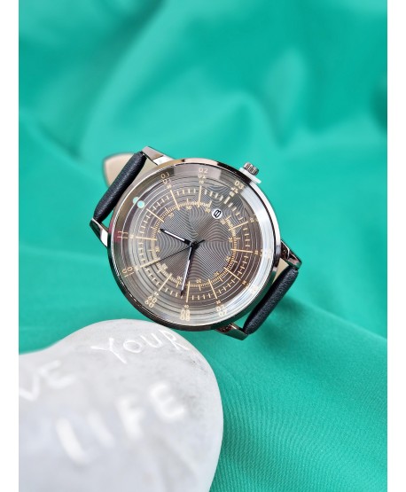 Zegarek męski na czarnym pasku z datownikiem