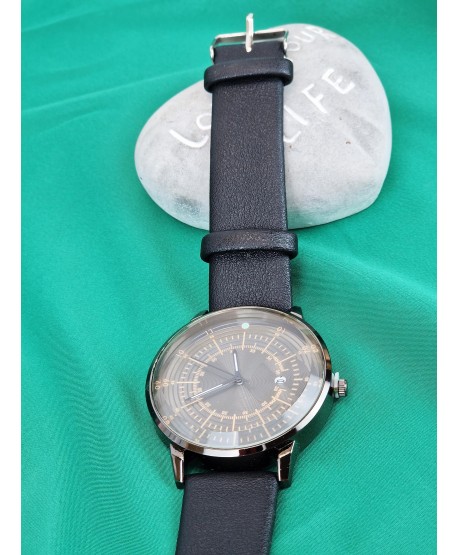 Zegarek męski na czarnym pasku z datownikiem