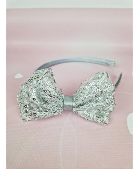 Opaska z błyszczącą kokardką