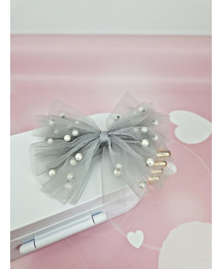 Tiulowe kokardki z perełkami na spince