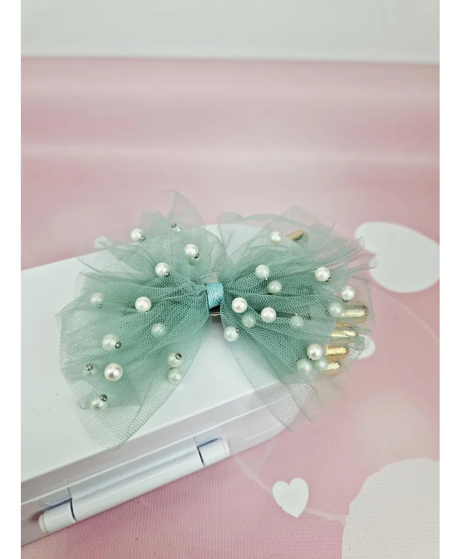 Tiulowe kokardki z perełkami na spince