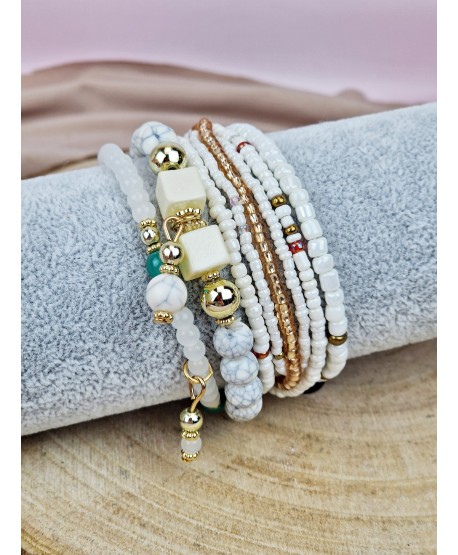 Zestaw bransoletek koralikowych białe