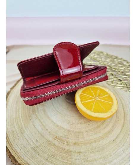 Portfel damski skórzany średni czerwony z zamkiem