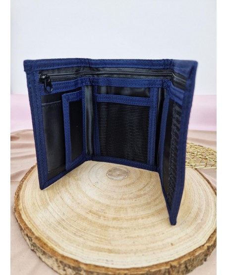 Portfel chłopięcy z karabińczykiem - granatowy