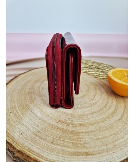 Portfel skórzany lakierowany czerwony z zameczkiem